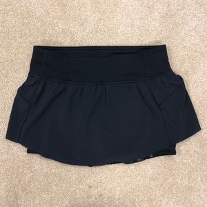 NWOT Lululemon Athletica Black Skirt - Size: 4